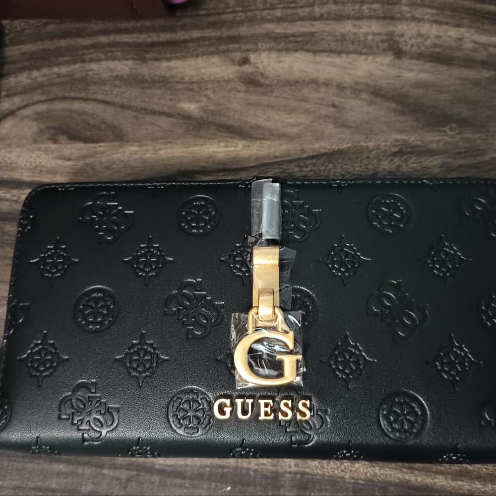 Guess wallet clutch